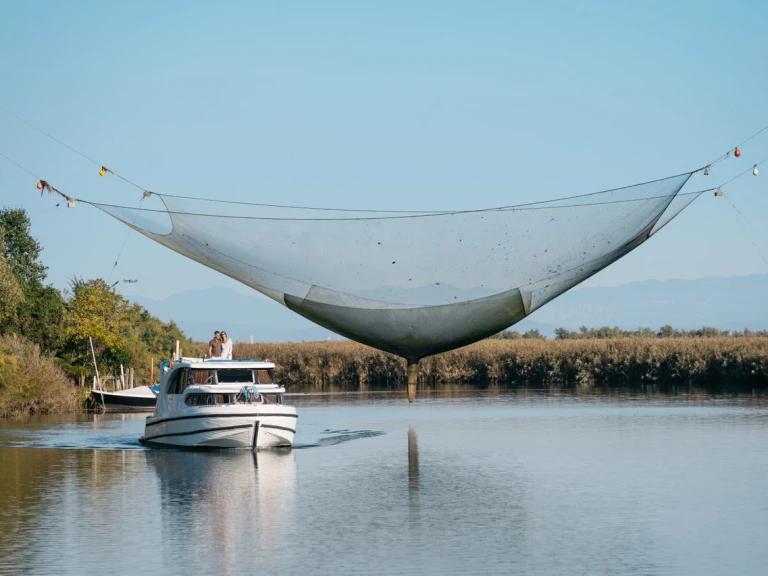 Charter a Houseboat Holidays Italia S.R.L. Minuetto 6 in Casale sul Sile on Samboat