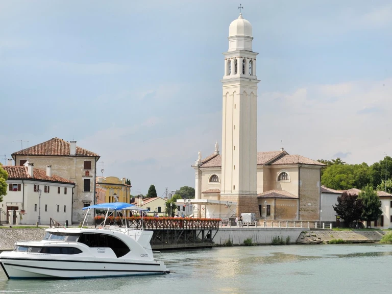 Charter a Houseboat Holidays Italia S.R.L. Minuetto 6 in Casale sul Sile on Samboat