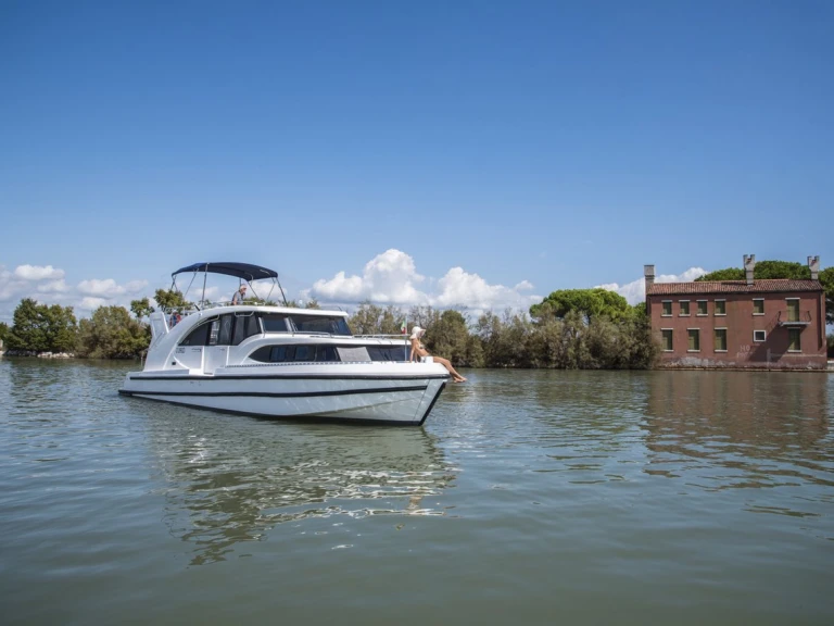 Charter a Houseboat Holidays Italia S.R.L. Minuetto 8 in Casale sul Sile on Samboat