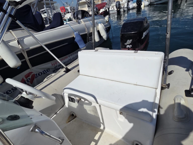 Hire a Zodiac International Toulon