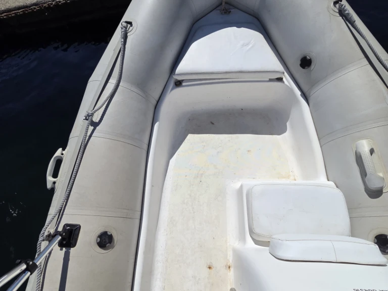 Yacht hire Toulon cheap International