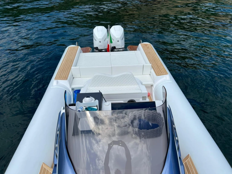 Hire a Italiamarine Salina 33 Naples