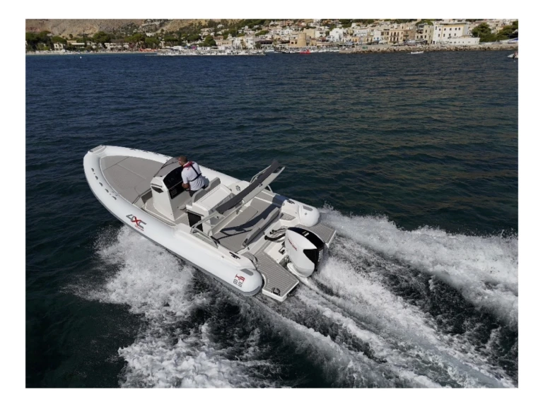 Hire a 4XC HA 8.5 Saint-Florent