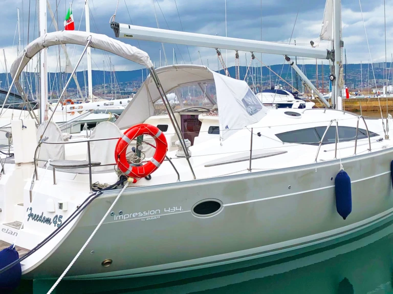 Sailboat hire in Muggia - Elan Elan 434
