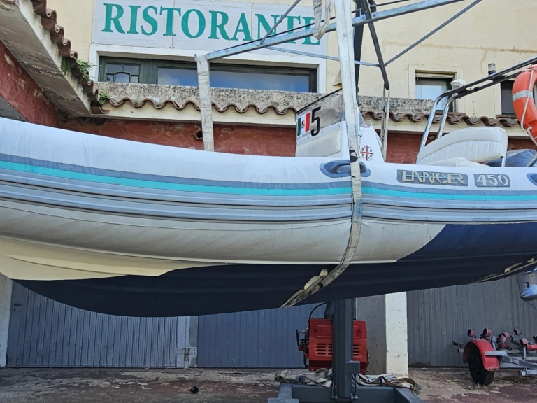 Hire a Capelli Lancer 480 La Maddalena