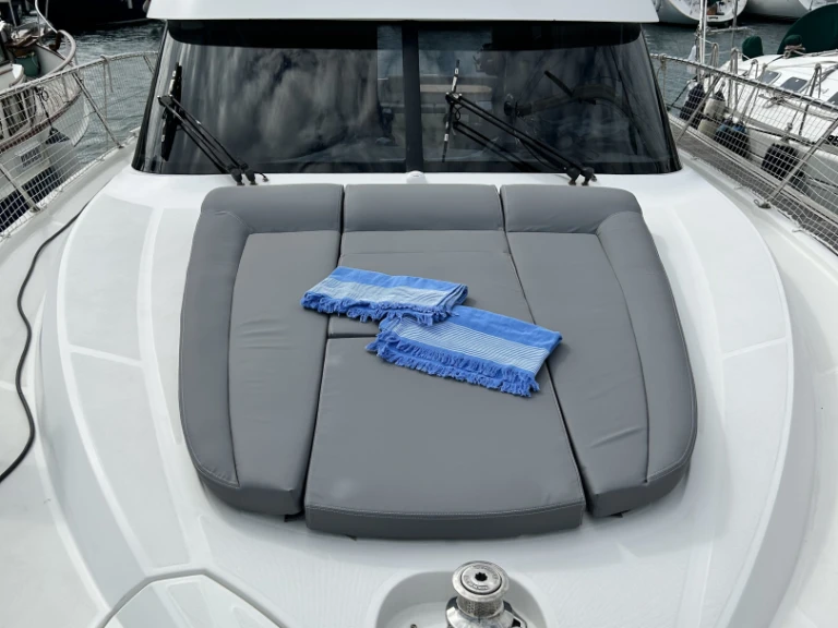 Hire a Bénéteau Antares 36 Millenium Argeles