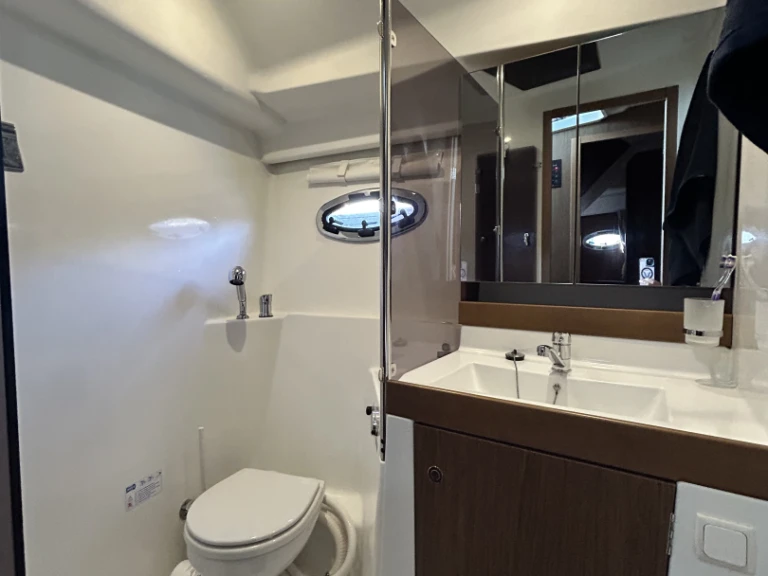 Yacht hire Argeles cheap Antares 36 Millenium