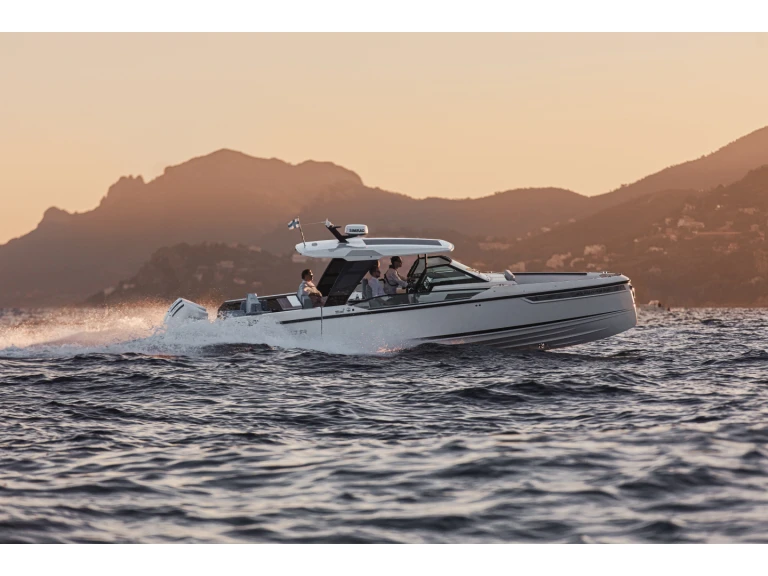 Charter a Saxdor Saxdor 320 GTO[G] in Sitges on Samboat