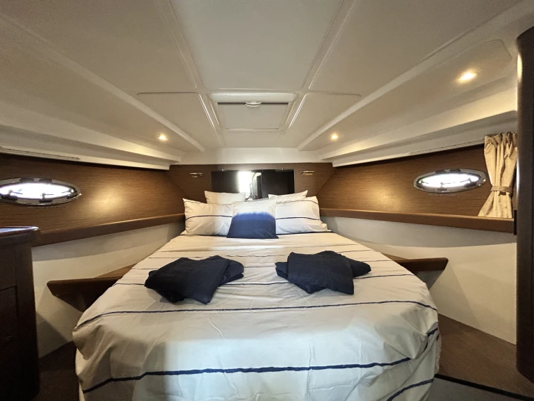 Hire Luxury Yacht with or without skipper Bénéteau Argeles