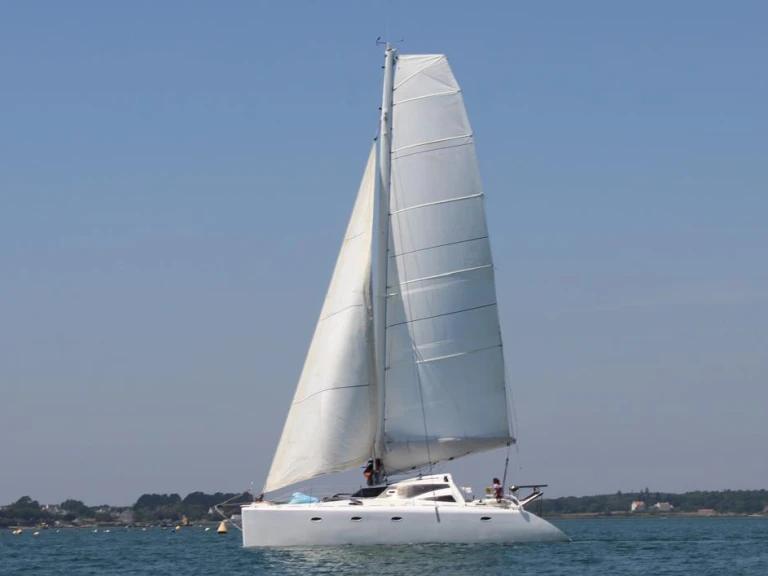 Catamaran hire in France - Lerouge VIK 125