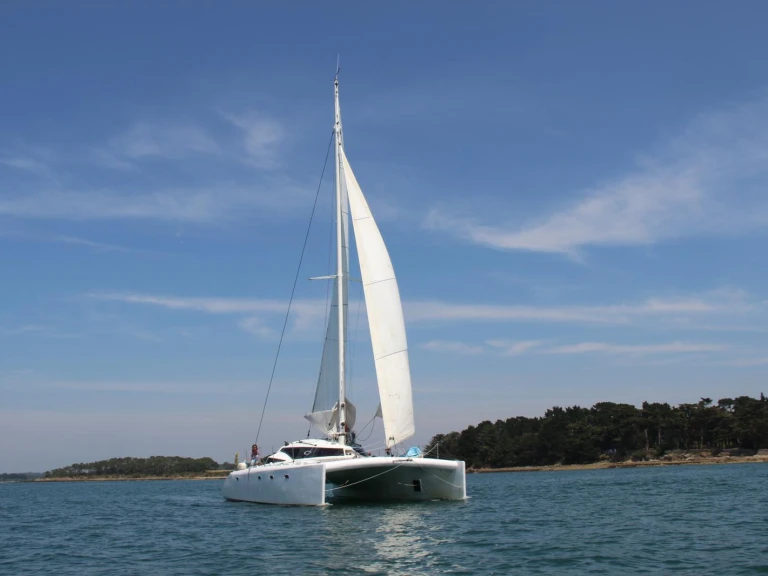 Charter a Lerouge VIK 125 in France on Samboat