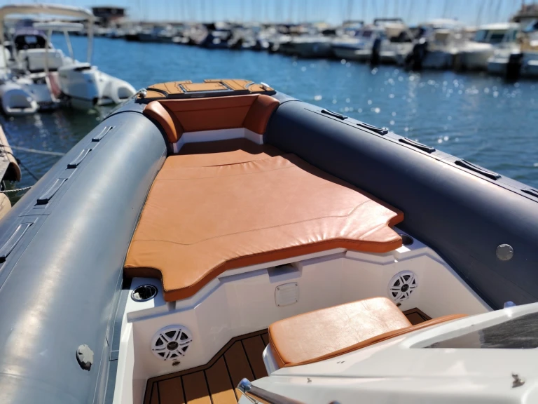 Yacht hire Saint-Raphaël cheap TL 850