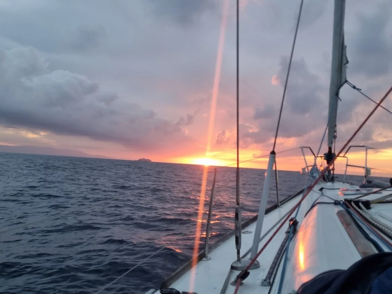 Hire Sailboat with or without skipper Bénéteau Barcelona