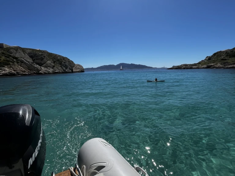Hire RIB Zodiac with a boat licence