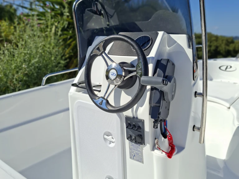 Motorboat to hire Keri at the best price