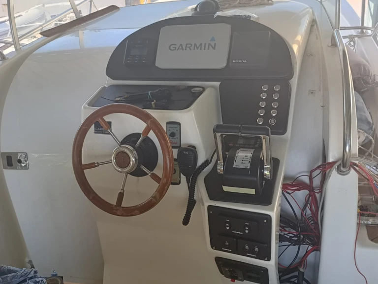 RIB hire in Naples - Capelli Tempest 900 Cabine