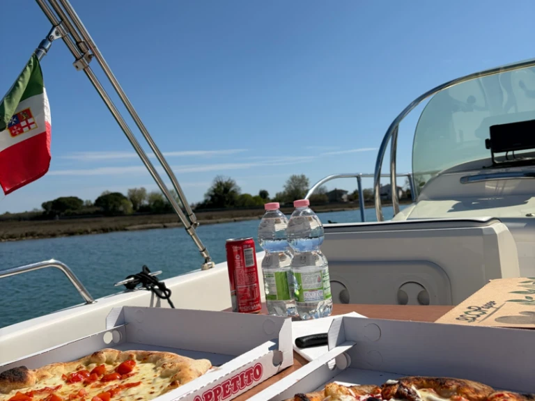 Yacht hire San Giuliano - Venezia cheap Saver 690 Open