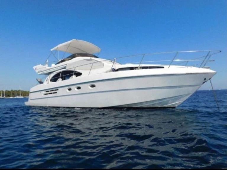 Yacht hire Punta Ala cheap Azimut 46 Fly