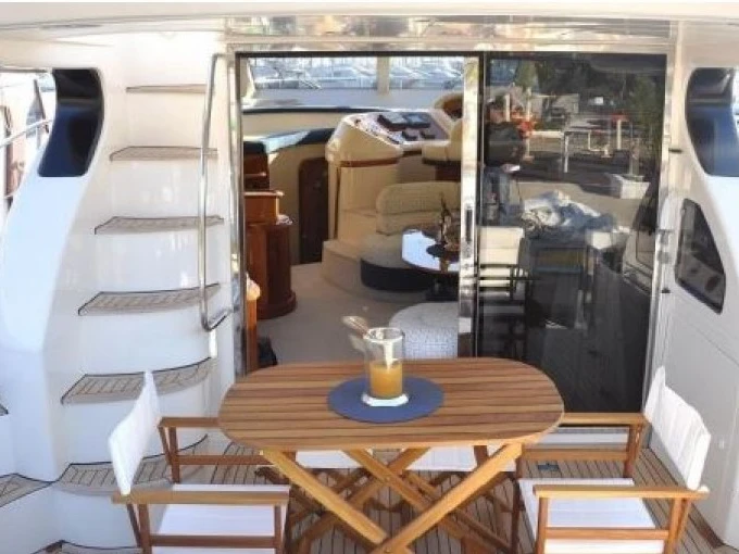 Motorboat hire in Punta Ala - Azimut Azimut 46 Fly