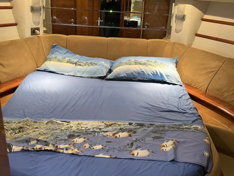 Hire a Azimut Azimut 46 Fly Punta Ala