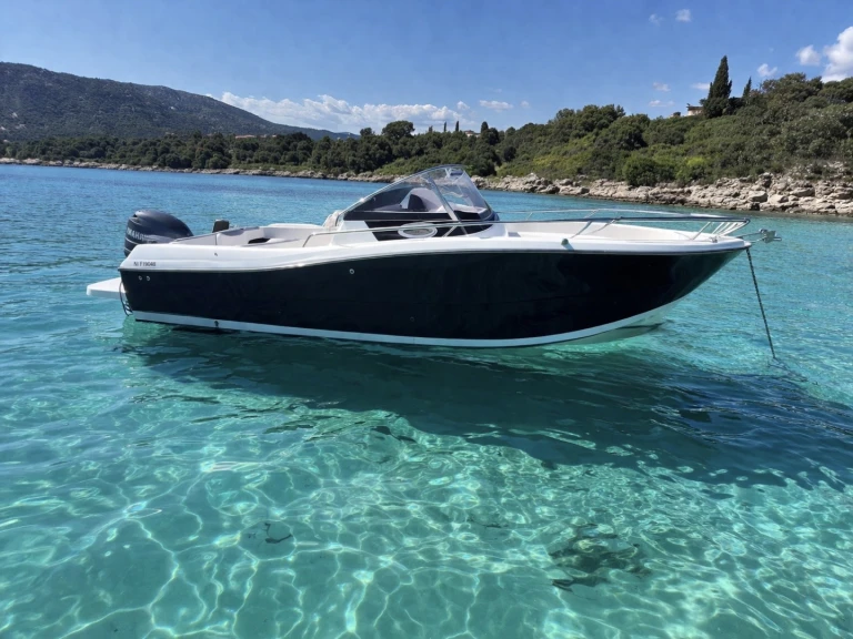 Hire Motorboat Pacific Craft with a boat licence