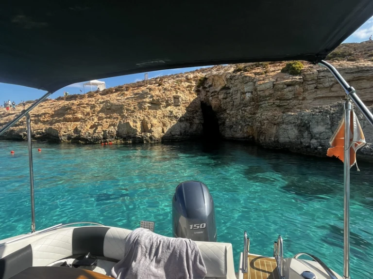 Hire a Eolo Eolo 650 Day L Qawra