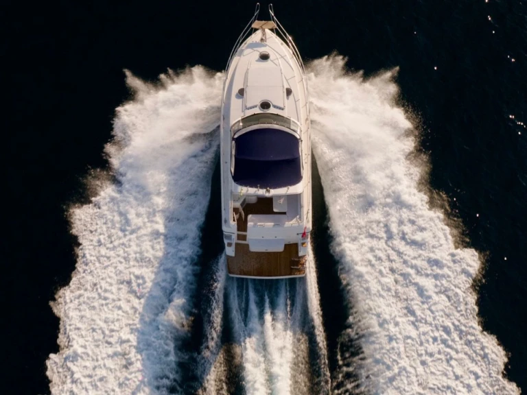 Hire Motorboat FIRELANE  with a boat licence