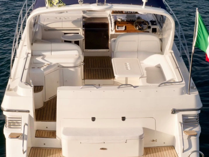 Motorboat to hire Sorrento at the best price