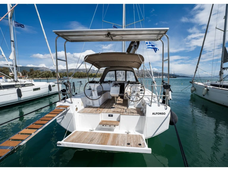 Hire Sailboat Bavaria with a boat licence