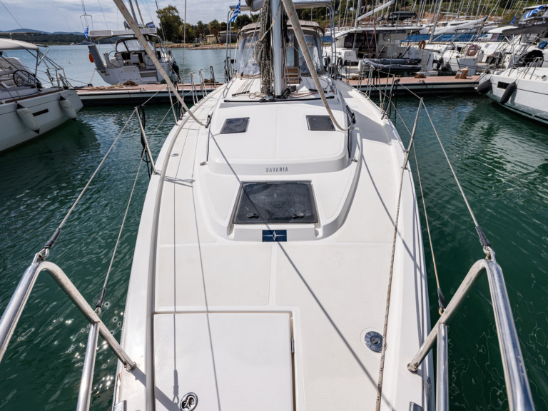 Hire Sailboat Bavaria with a boat licence