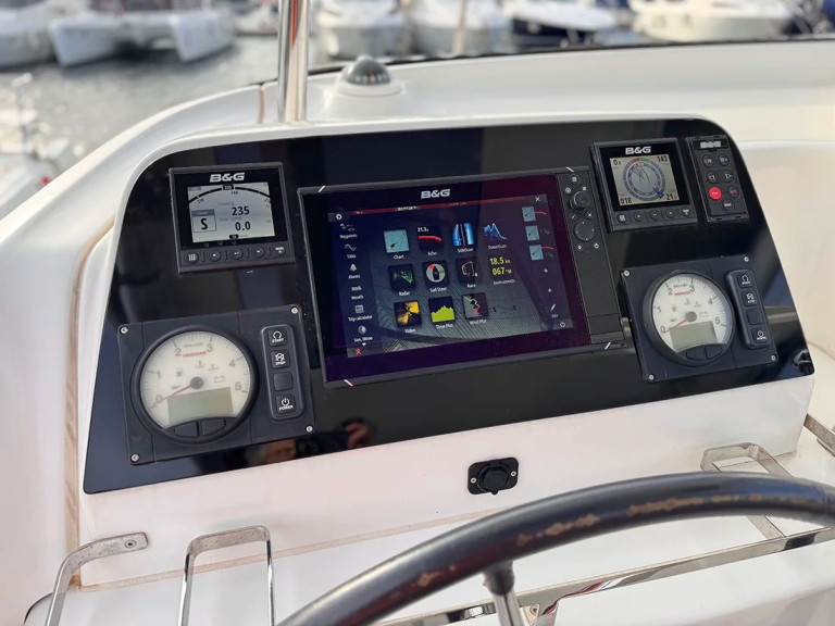 Yacht hire Pescara cheap Lagoon 42