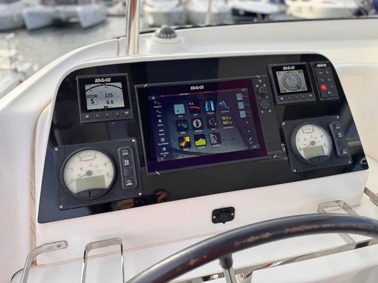 Yacht hire Pescara cheap Lagoon 42