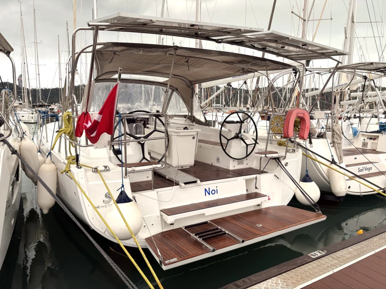 Charter a Bénéteau Oceanis 40.1 in Orhaniye on Samboat