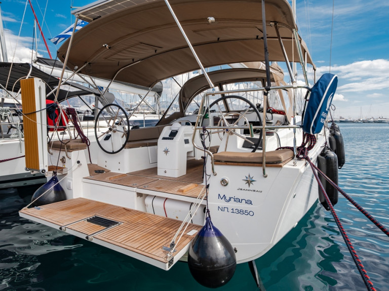 Sailboat hire in Piso Livadi - Jeanneau Sun Odyssey 415