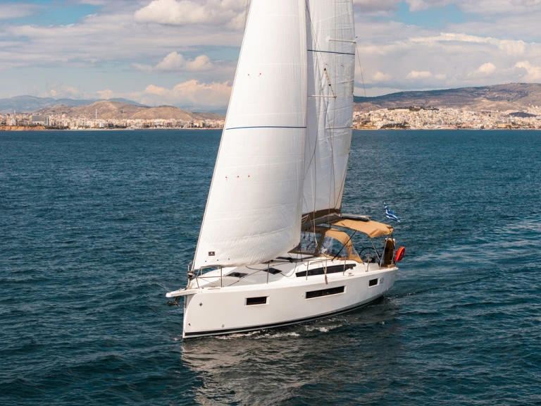 Charter a Jeanneau Sun Odyssey 415 in Piso Livadi on Samboat