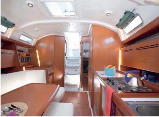 Charter a Bénéteau Cyclades 39.3 in Cambrils on Samboat