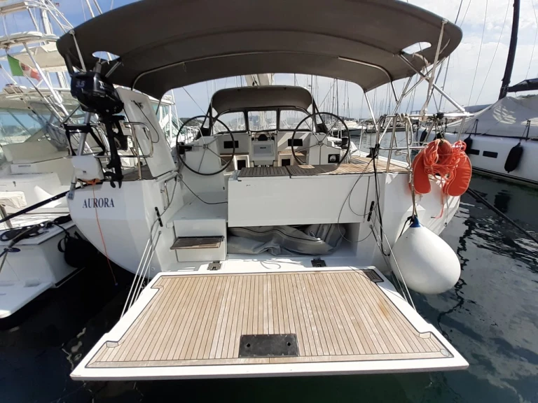 Sailboat to hire Punta Ala at the best price
