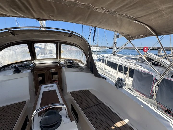Yacht hire Punta Ala cheap Cruiser 37