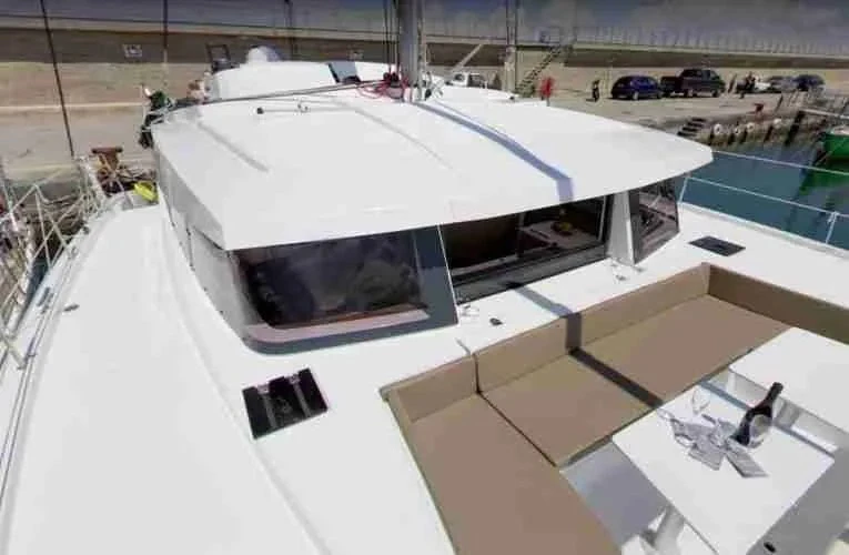Hire a Fountaine Pajot Fountaine Pajot FP 41 Quatuor 4 Rodi Garganico