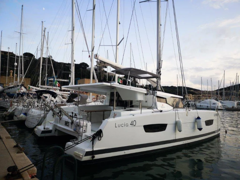 Catamaran hire in Portisco - Fountaine Pajot Lucia 40