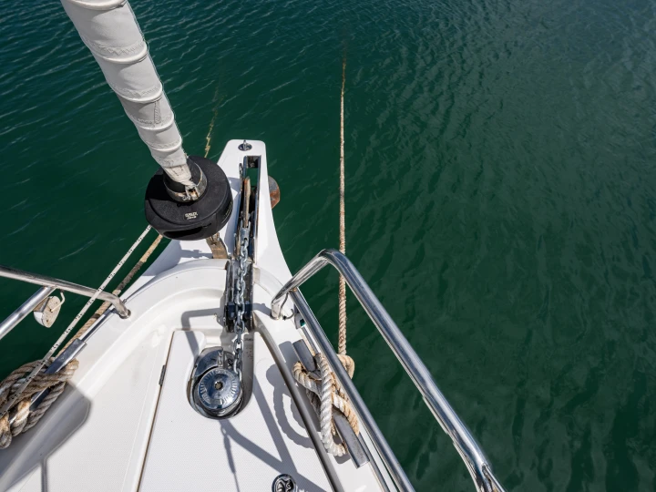 Charter a Bavaria Bavaria C38 in Néa Péramos on Samboat