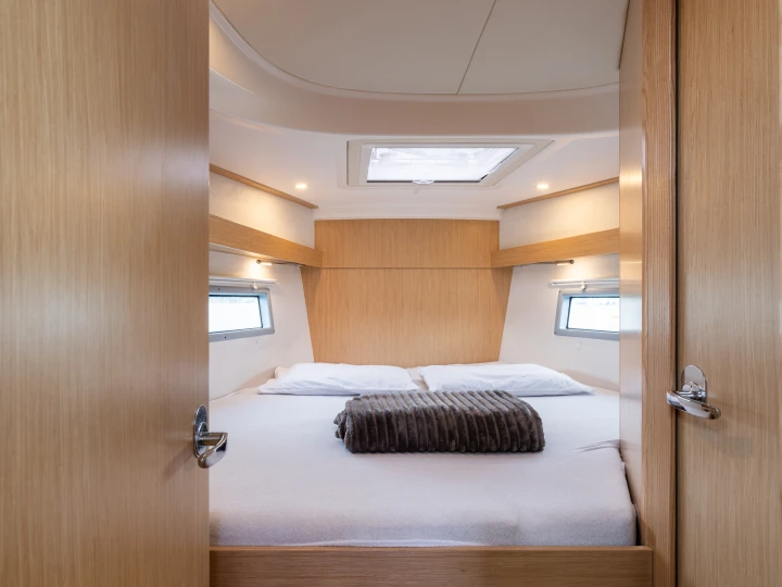 Sailboat to hire Néa Péramos at the best price