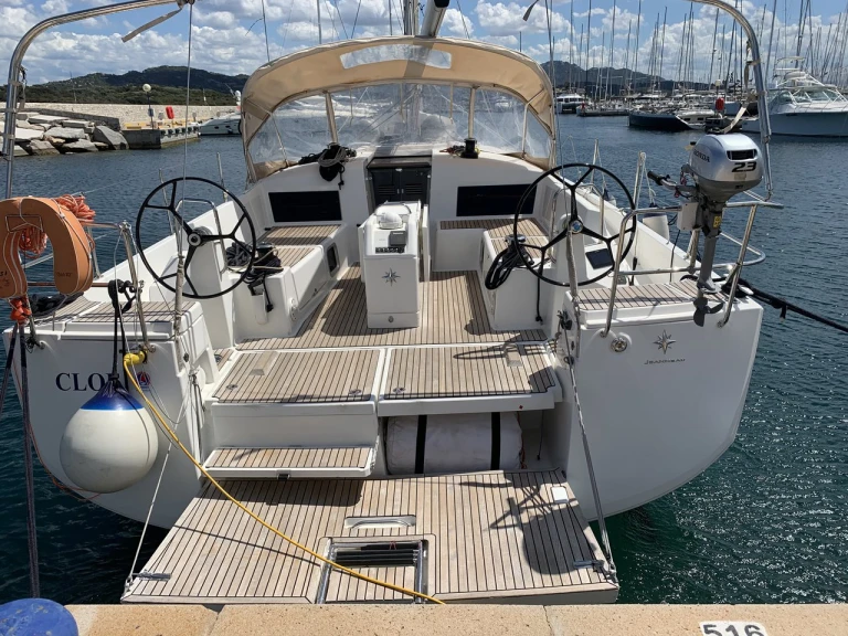 Hire Sailboat with or without skipper Jeanneau Portisco