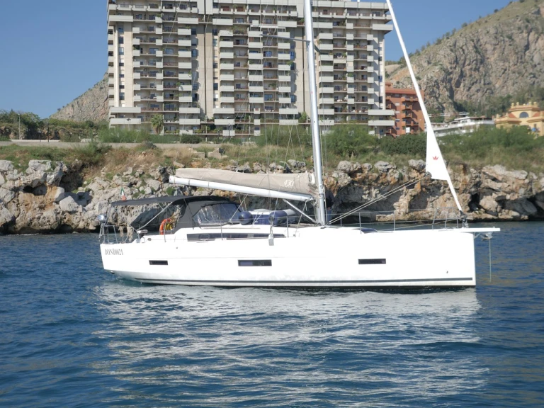 Yacht charter Milazzo - Dufour Dufour 430 on SamBoat