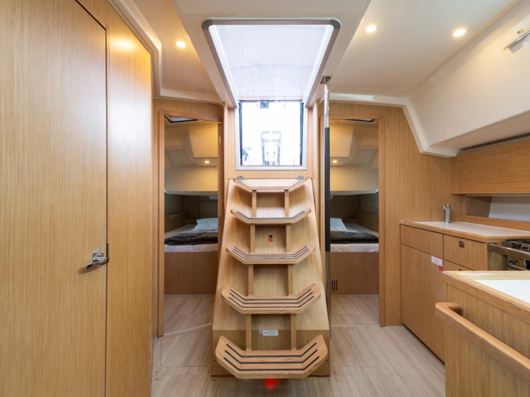 Yacht charter Néa Péramos - Bavaria Bavaria C38 on SamBoat