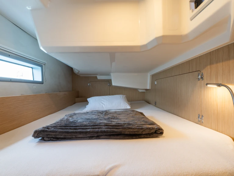 Yacht hire Néa Péramos cheap Bavaria C38