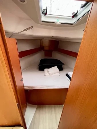 Yacht charter Punat - Bavaria Cruiser 34 on SamBoat