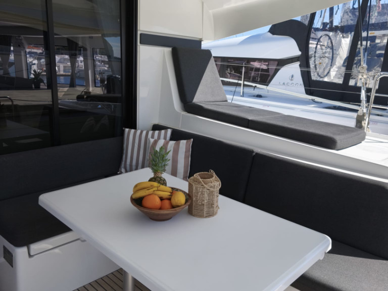 Hire Catamaran Lagoon with a boat licence