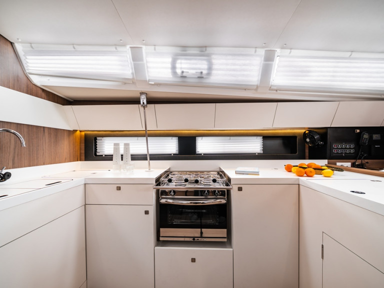 Sailboat hire in Néa Péramos - Jeanneau Sun Odyssey 455