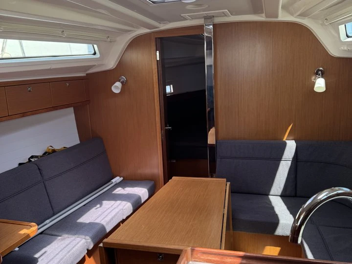 Charter a Bavaria Cruiser 37 in Punta Ala on Samboat